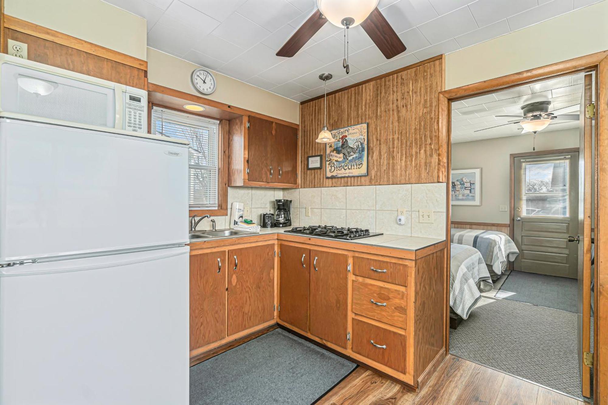 Pleasant Valley Motel *