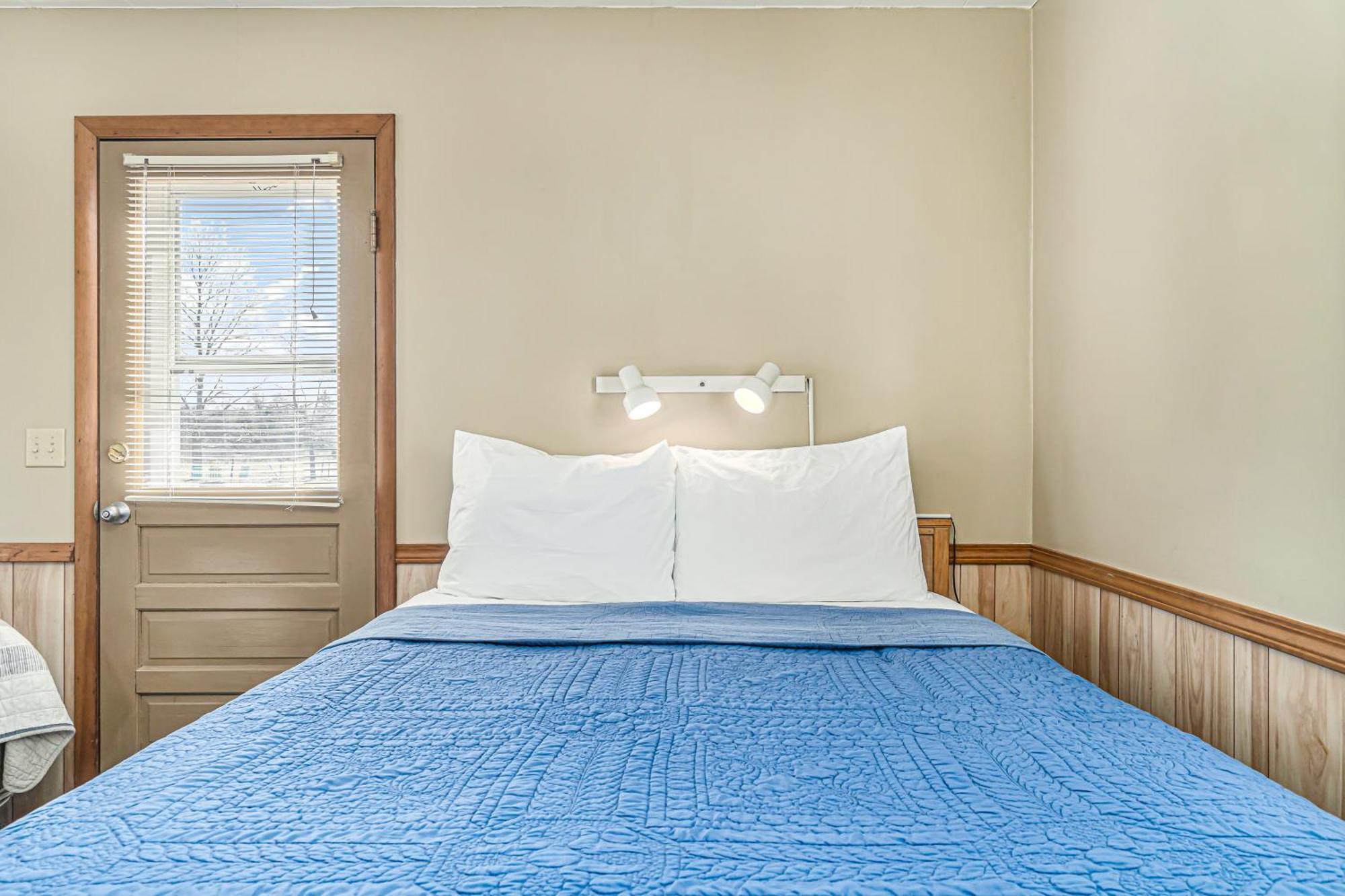 Pleasant Valley Motel *