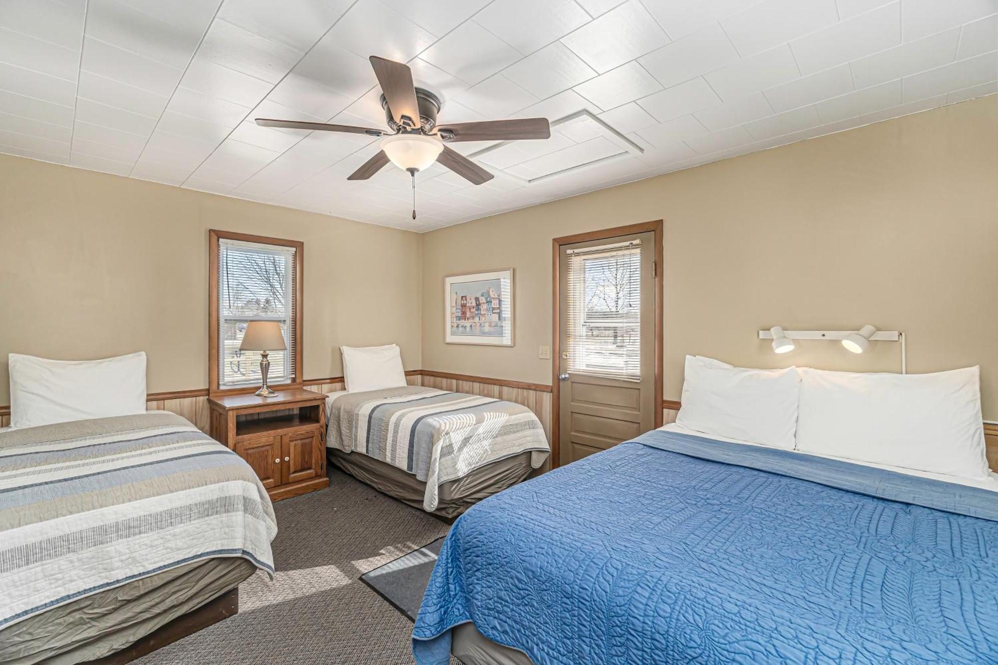 Pleasant Valley Motel *