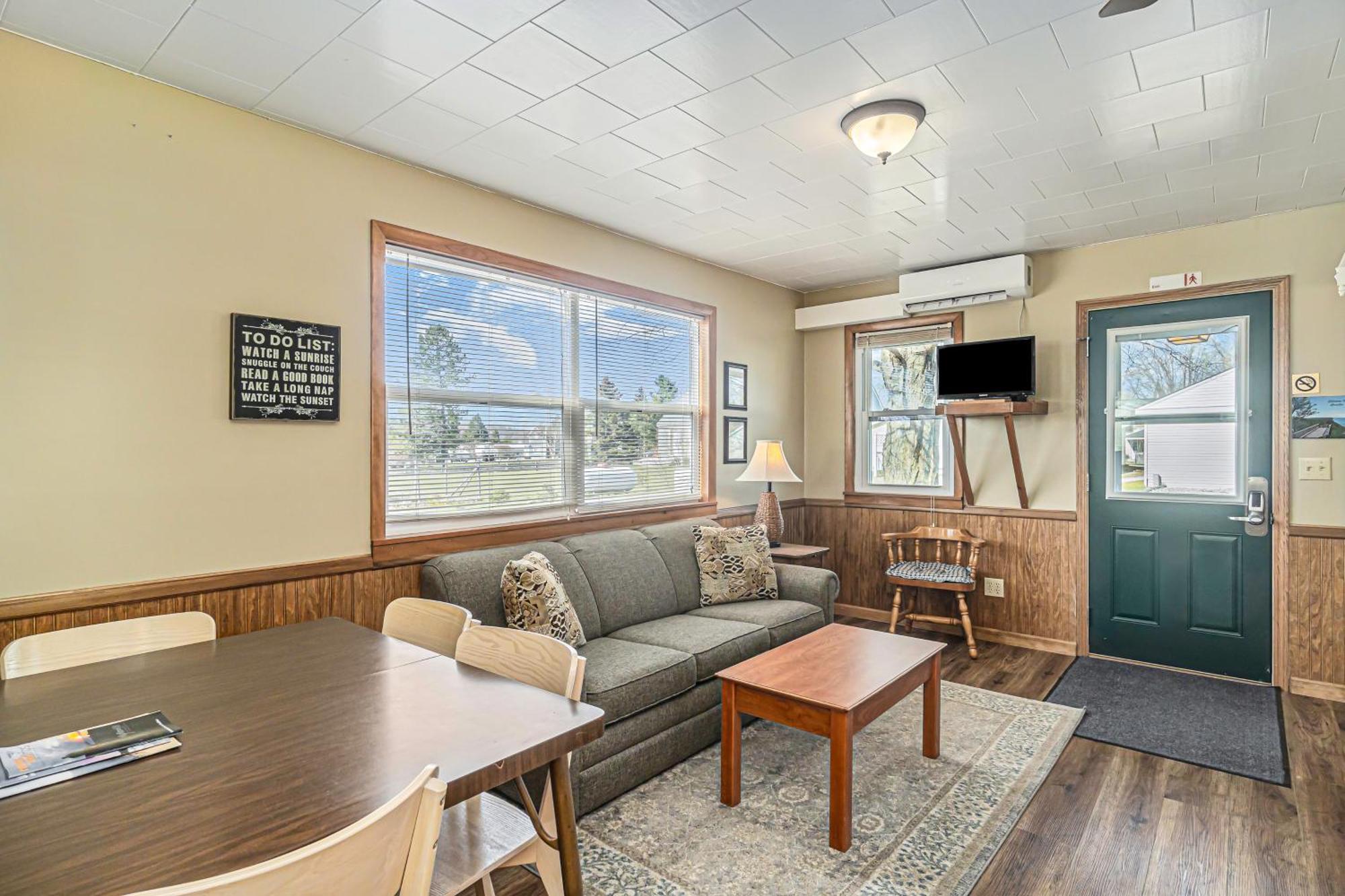 Pleasant Valley Motel *